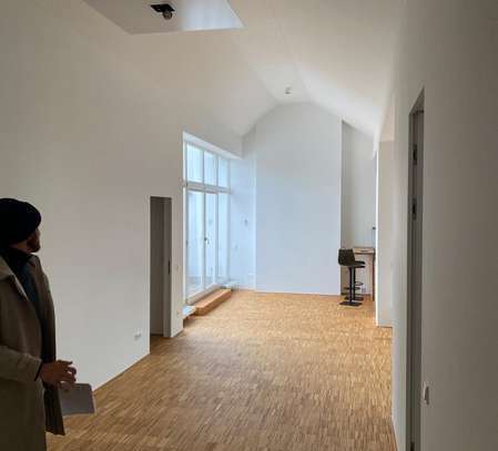 Stilvolle 4-Raum-Dachgeschosswohnung mit luxuriöser Innenausstattung mit EBK in München Haidhausen