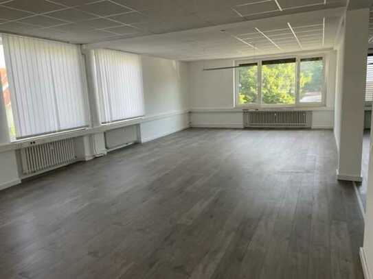 Vermittelt...Großes Büro frisch renoviert in Steinhagen !