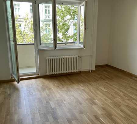 Bezugsfreie, moderne 2-Zimmer-Eigentumswohnung mit Balkon in TOP-Lage im Herzen Berlins