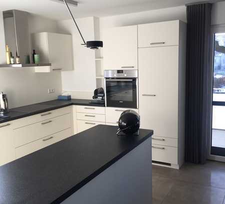 Hochwertige u. stadtnahe 3,5 Zimmer-Wohnung mit Garage u. EBK in guter Wohnlage von Kirchheim-Teck