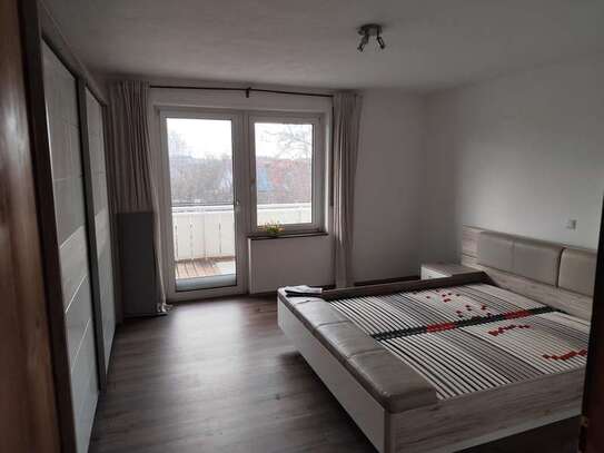 Schöne und gepflegte 4-Zimmer-Erdgeschosswohnung mit Balkon und EBK in Wolfertschwenden