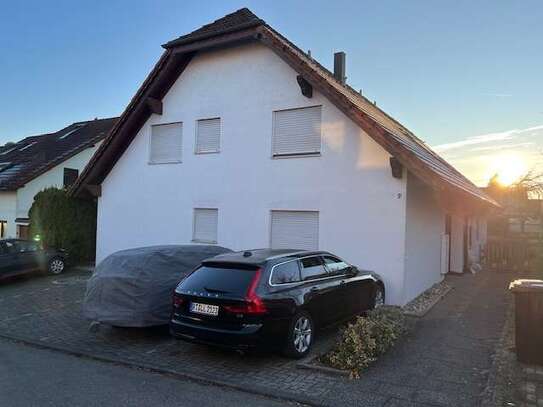 Ansprechende 3-Zimmer-Dachgeschoss-Wohnung mit Balkon und EBK in Walddorfhäslach