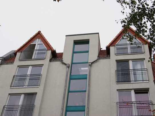 Stilvolle, chic möblierte 2,5-Raum-Wohnung im 5. OG mit Einbauküche in Berlin Weißensee
