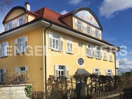 Renovierte DG-Wohnung in charmantem Altbau