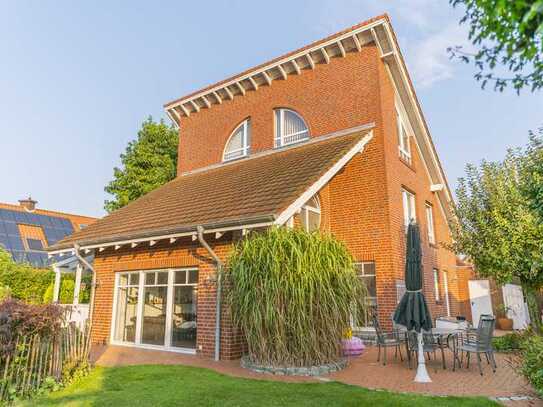 ruhig gelegen mit viel Platz!
schönes Einfamilienhaus
in Rheine-Hauenhorst
mit Teich & großer Gar