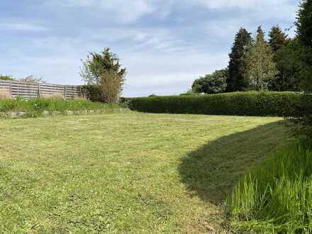 Doppelhaushälfte mit großem Garten und viel Potenzial