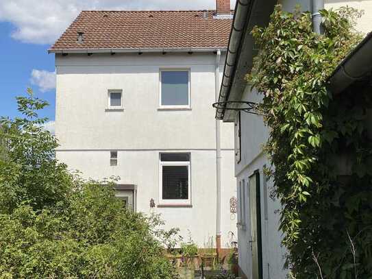 Teilsanierte Stadthaushälfte mit optionaler Hinterliegerbebauung in Bothfeld