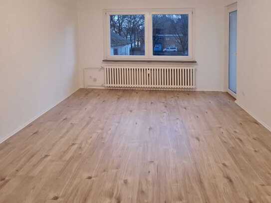 Toll renovierte 2-Zimmer-Wohnung im 2. Obergeschoss mit Balkon zu vermieten!