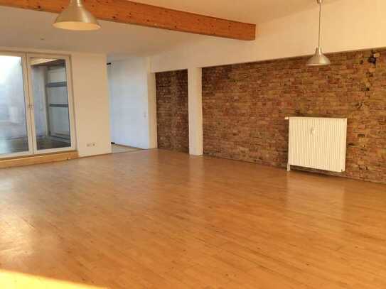 Loft mit 9 Zimmern, Dachterrasse und Balkon in Friedrichshain, auch teilgewerblich nutzbar