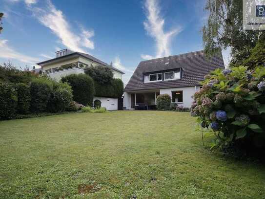 Köln-Junkersdorf: Freistehendes Ein-/Zweifamilienhaus mit Garage, Stellplätzen und großem Garten