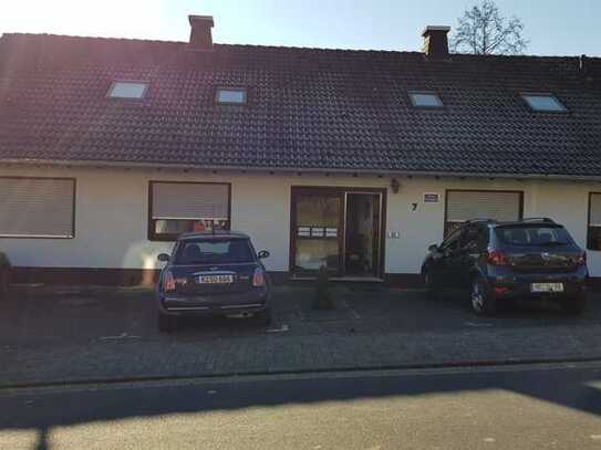 Dachgeschoßwohnung mit zwei Zimmern und Balkon in Hausen (Wied)