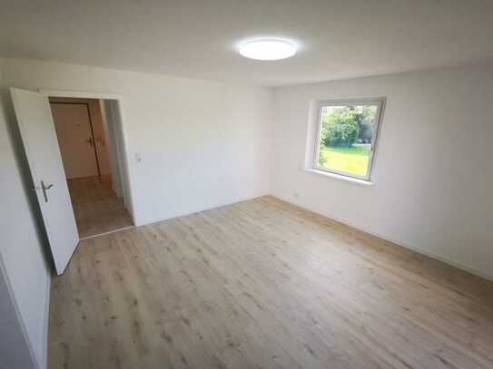 Stilvolle, vollständig renovierte 2-Zimmer-Wohnung mit Balkon und Einbauküche in Offenburg
