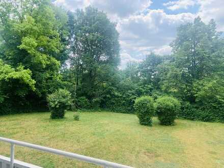 Hier macht Wohnen Freude! Grosse 4 Zimmer Wohnung mit sonnigem Balkon und direkten Gartenzugang