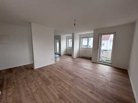 Erstbezug nach Sanierung mit Balkon: Geschmackvolle 3-Zimmer-Wohnung mit geh. Innenausstattung