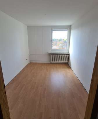 (Fast fertig) renovierte 3,5-Raum-Wohnung zu vermieten.