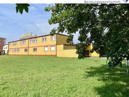 Hotel, Restaurant und ehemalige Bäckerei sowie Parkplatz in zentraler Lage