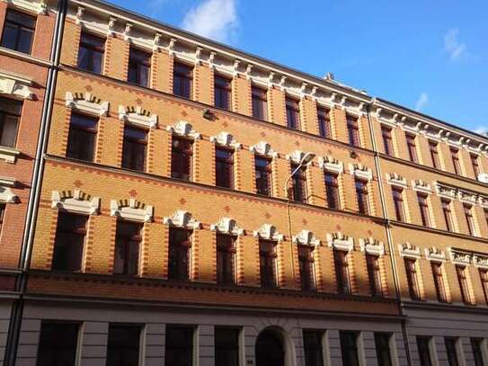 Volkmarsdorf, mit Balkon zum grünen Hof, 3. OG Bad mit Wanne