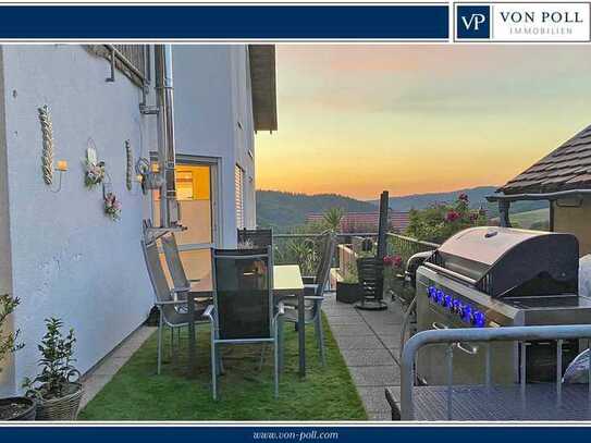Exklusive Doppelhaushälfte mit traumhaftem Garten, Pool und Einliegerwohnung