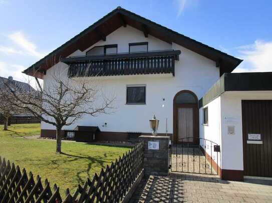 von Privat - schönes freistehendes Haus mit D-Garage auf 684 m² , Wfl. 195 m², Terrasse, 2 Balkone