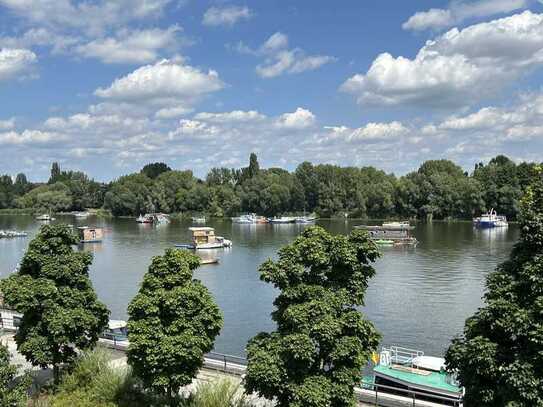 Juwel mit Wasserblick und luxuriöser Ausstattung (provisionsfrei) auf Halbinsel Stralau