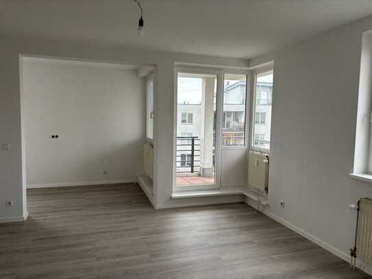 Helle 1,5 Zimmer-Wohnung mit Balkon freut sich Sie!