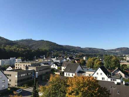 Vollständig renovierte Wohnung mit zwei Zimmern sowie Balkon und EBK in Plettenberg