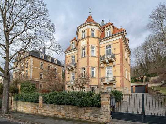 Geschmackvolle 4-Raum-Wohnung mit gehobener Innenausstattung mit Balkon und Einbauküche in Dresden