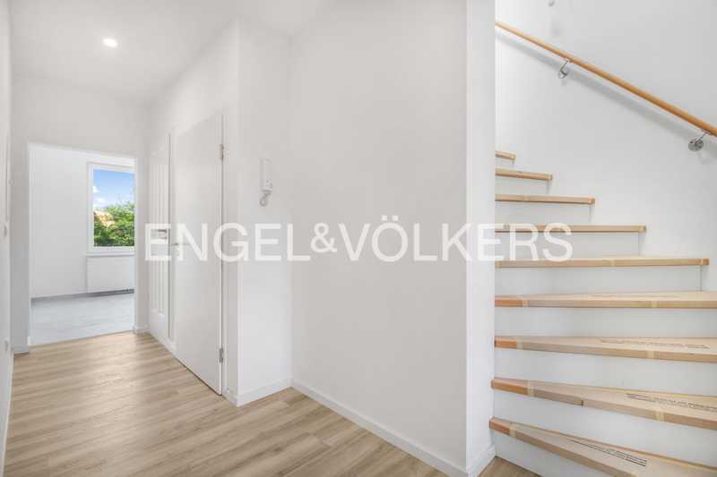 Lichtdurchflutete Maisonettewohnung mit Loggia, Balkon & offenem Spitzboden – Ein Wohntraum über ...