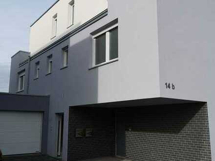 Erstbezug: Stilvolle 4-Zimmer-Maisonette-Wohnung mit 3 Balkonen in Erkelenz