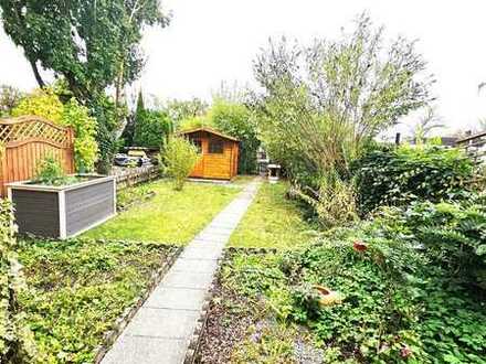 GUT GESCHNITTENES REIHENMITTELHAUS MIT GEPFLEGTEM GARTEN UND GARAGE