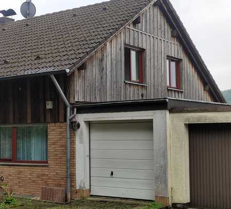 Schöne 3-Zimmer-Dachgeschosswohnung am Waldrandlage mit großer Terrasse und Kamin in Honsbach Lohmar