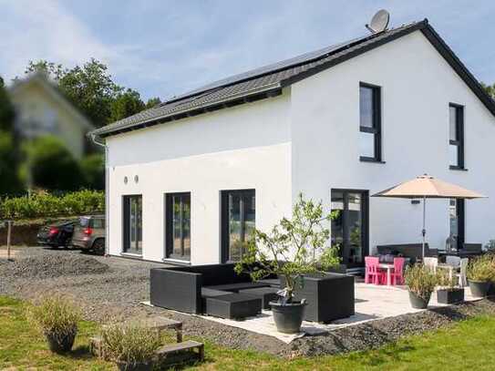 Modernes Effizienzhaus mit Garten und Weitblick – Ihr Zuhause in Angersbach