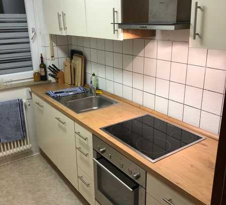 Gepflegte 2-Zimmer-Wohnung mit großer Terrasse und Einbauküche in Stuttgart-Feuerbach