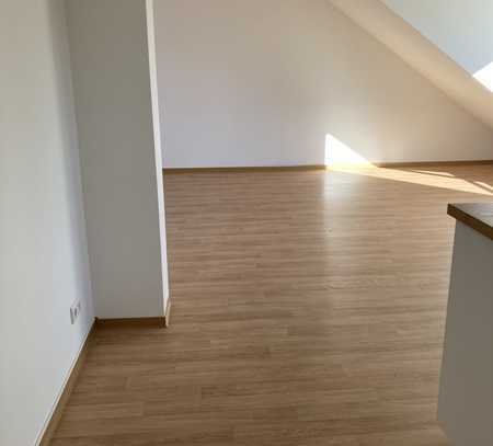 Dachterrasse zum Sonnen! Offene 2-Zimmer-Wohnung