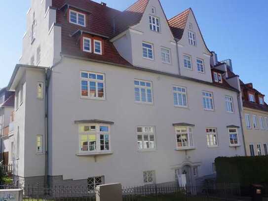 HIER KOMMT MAN GERN HEIM! (kleine) 4 Zimmer-Wohnung sucht Familienanschluss