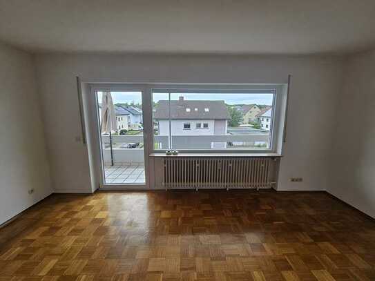 + Niederbühl + 3 Zimmer + Süd-West-Balkon + praktischer Schnitt + frisch renoviert