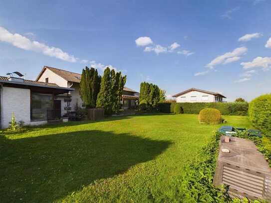 Zweifamilienhaus mit großem Garten