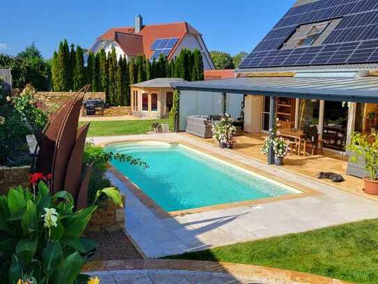 Mediterranes Urlaubsfeeling in energieeff. MFH / MGH mit Pool, 345 qm, 30kWp ; auch Mietkauf möglich