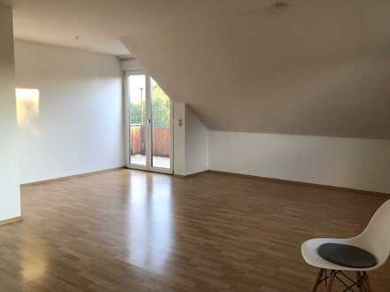 Schöne drei Zimmer Wohnung mit Balkon in Hallstadt
