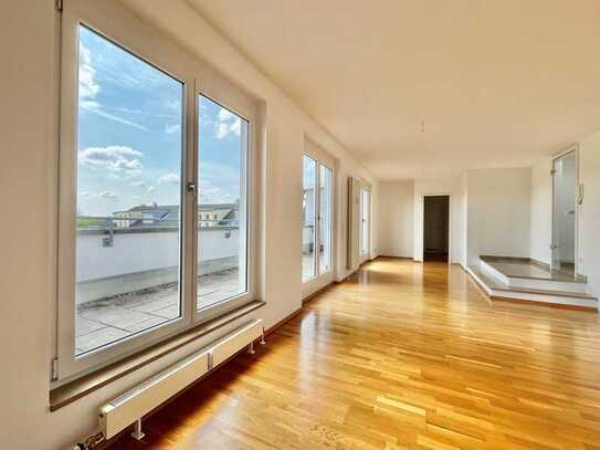 Lichtdurchflutete 3,5 Zimmer Dachgeschosswohnung mit großer Terrasse