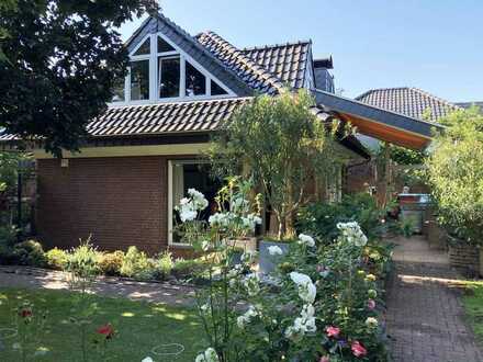Großzügiges Einfamilienhaus mit idyllischem Garten