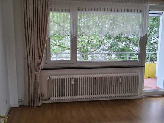 Geschmackvolle 2-Zimmer-Wohnung mit Balkon und EBK in Düsseldorf-Wersten