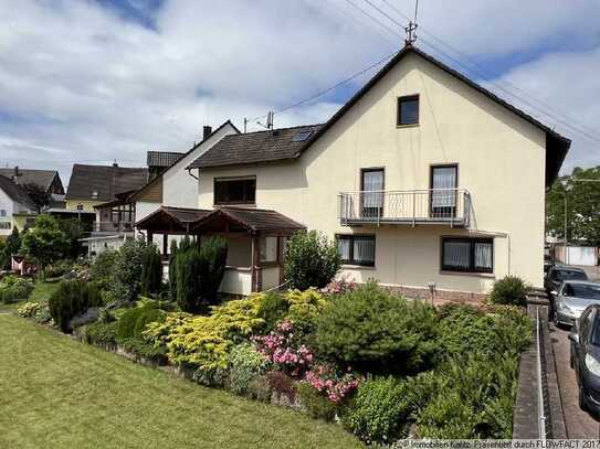 Sehr geräumiges Einfamilienhaus mit schönem Garten