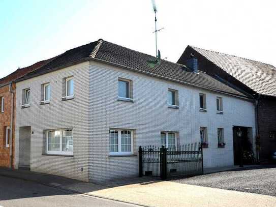 Einfamilienhaus zur Miete mit Innenhof und PKW-Stellplatz in Hückelhoven-Ratheim