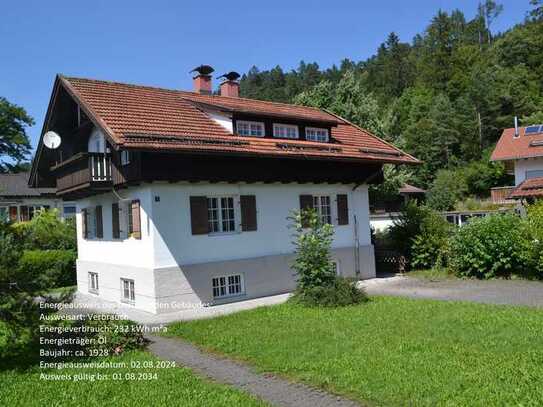 Partenkirchen: Sonniges Grundstück in ruhiger Bestlage mit Altbestand