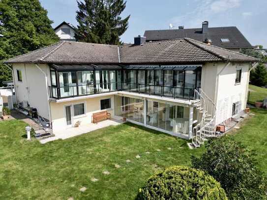 Charmante Villa mit vielseitigem Potenzial
- Perfekt als Ein- oder Zweifamilienhaus! -