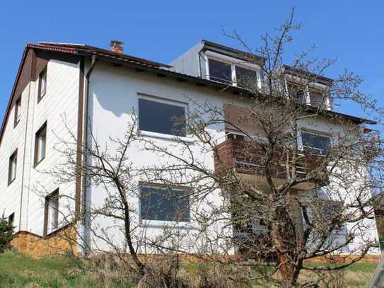 Helle, sonnige 4-Zimmer-Wohnung mit Balkon und EBK in Heinersreuth