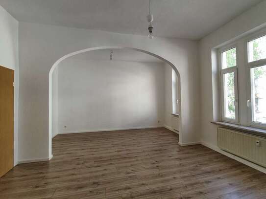 Großzügige 4-Zi.-Wohnung mit 2 Balkonen - neu renoviert!