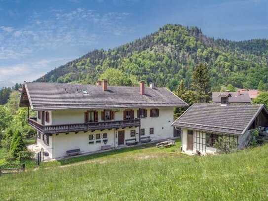 HISTORISCHES BAUERNHAUS MIT BERGBLICK