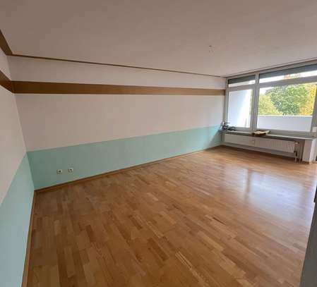 Geschmackvolle 3-Zimmer-Wohnung mit Einbauküche in München Aubing